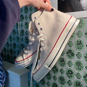 UNWORN off white converse Chuck 70